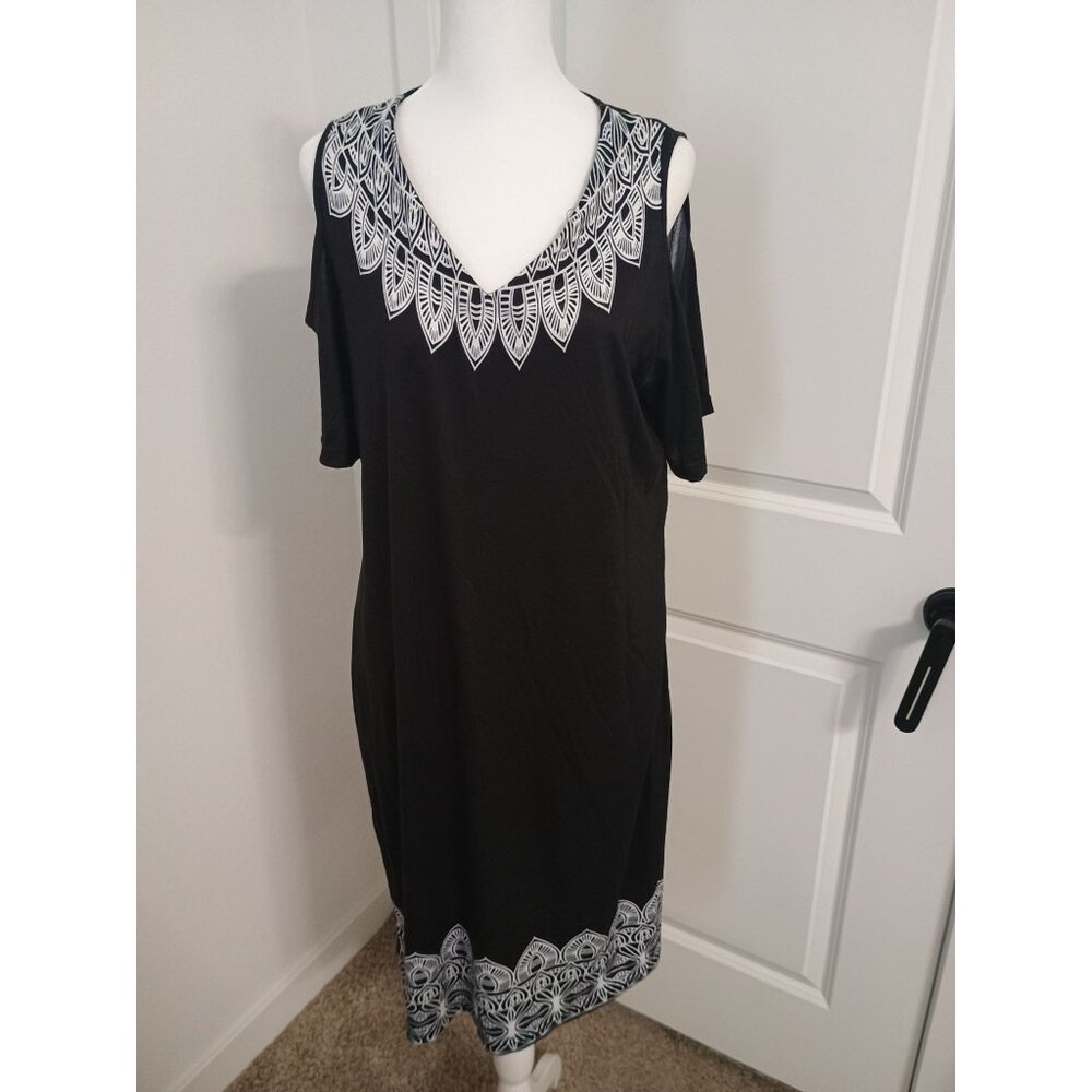 Black and White Sundress with Cold Shoulder Size: 2XL